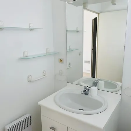 Holiday home Maison Cosy, Bien Equipee, 15 Min Futuroscope, Chu