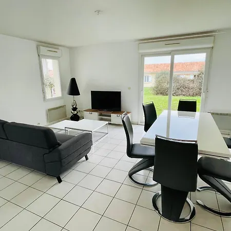 Maison Cosy, Bien Equipee, 15 Min Futuroscope, Chu